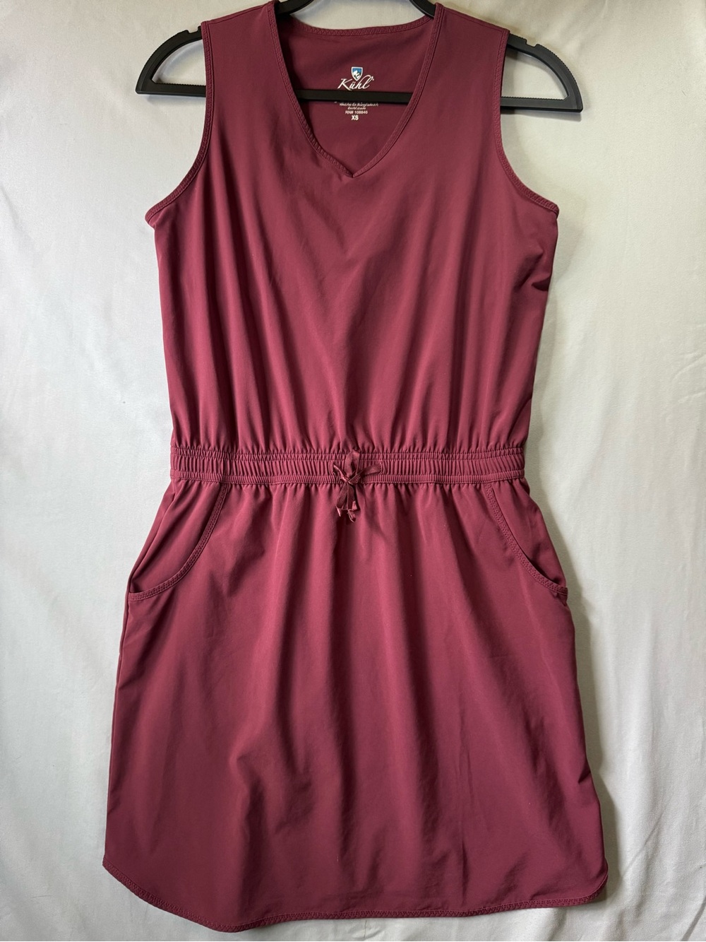 Kuhl Women’s XS Vantage V-Neck Sleeveless Drawstring Dress in Burgundy